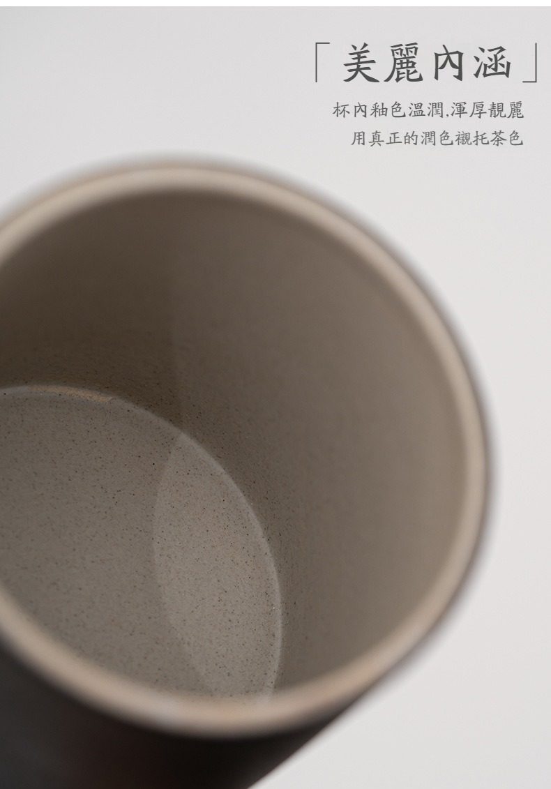 黑陶遠山煙灰缸，南山居手工陶瓷品茗杯，杯內釉色溫潤渾厚，展現極致禪意美學與細膩質感。