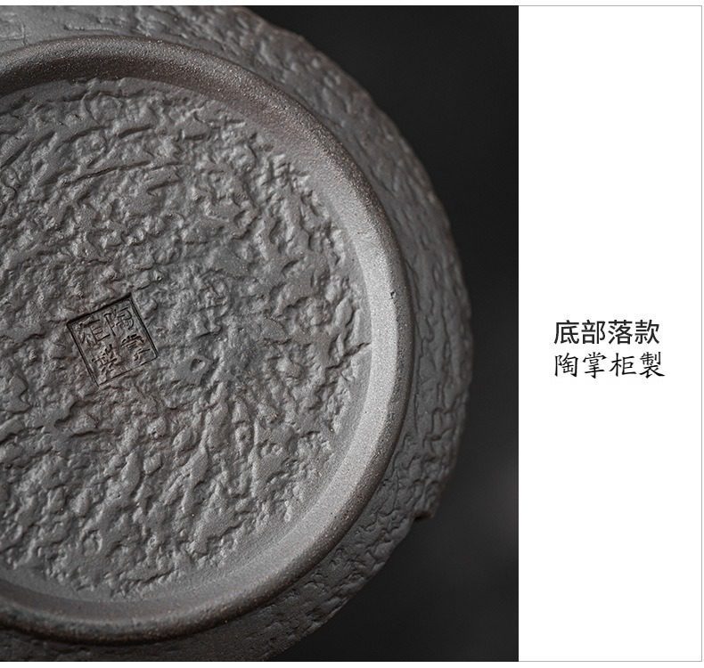古早燒鎏金烤茶爐，南山居黑泥紫砂壺底部落款，壺底呈現粗獷岩石肌理，刻印陶掌櫃製專業印章。