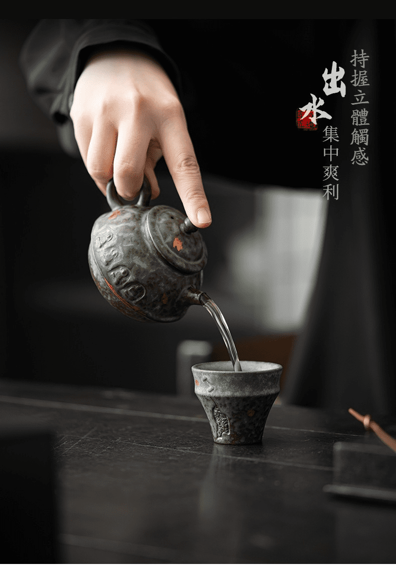 空寂老岩泥敦煌茶壺，南山居手工復古粗陶茶壺，壺身肌理細膩，出水集中流暢，展現禪意茶道之美。
