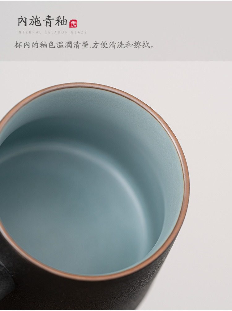 黑陶遠山雲川辦公馬克杯，南山居手工陶製茶杯，內部施以溫潤青釉，質感細膩清瑩，便於清洗且雅致耐用。