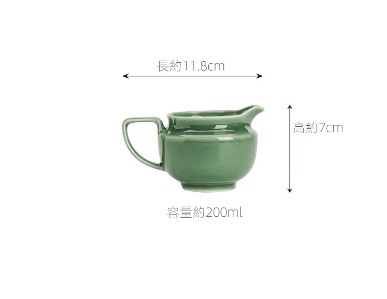 青璃釉雅意公道杯,南山居青瓷茶海,溫潤豆綠釉色,造型雅致簡約,容量200ml,展現東方茶道靜謐之美。