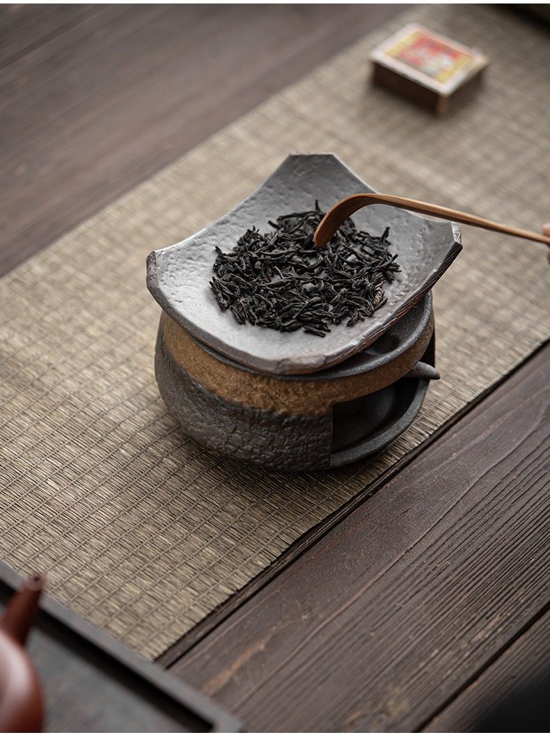 古早燒鎏金烤茶爐，南山居粗陶茶則與黑陶茶盤，質地古樸自然，手工打造獨特禪意風格，適合品茗與茶葉展示。