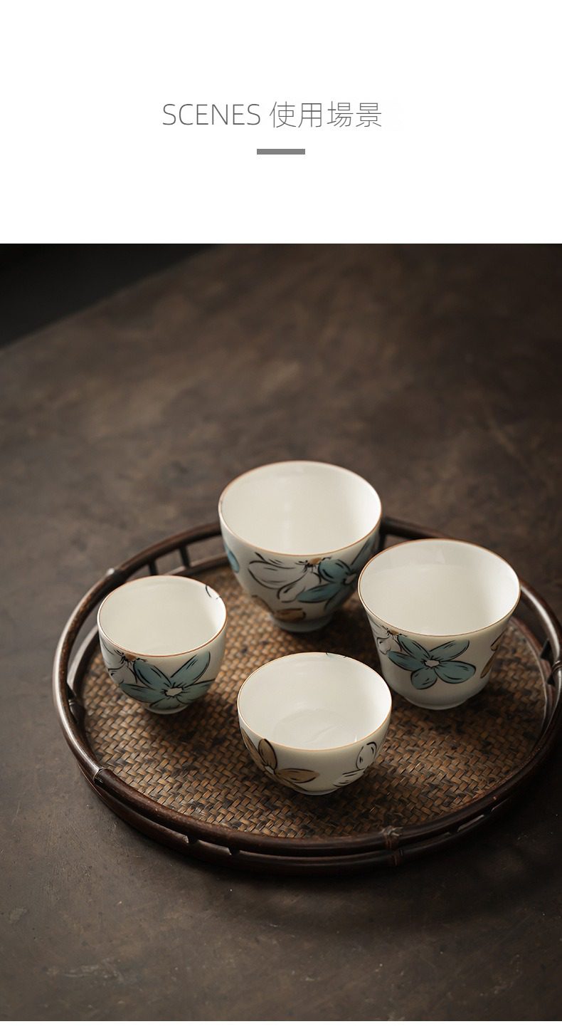 漫花品茗杯，南山居手繪花卉陶瓷茶杯組，置於精緻編織竹茶盤，釉面細膩透亮，展現典雅的中式茶道美學。