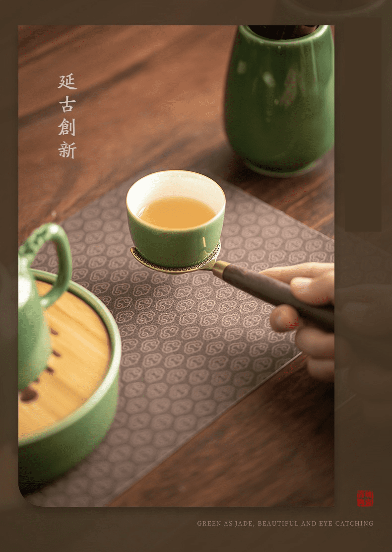 青璃釉無寂茶道六君子，南山居青瓷品茗杯，釉色如玉細膩，搭配精緻木柄杯托，展現東方禪意美學。