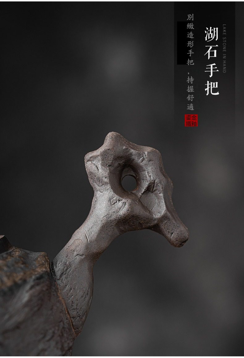 古早燒湖石側把壺，南山居湖石造型手工茶壺手把，鐵鏽金釉質感粗獷古樸，展現獨特禪意品茗美學。