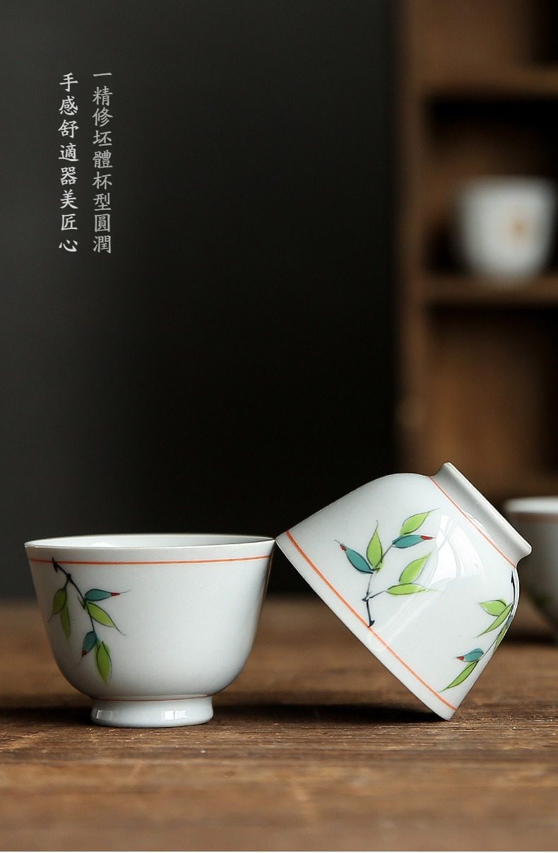手繪彩竹品茗杯，南山居手工彩繪竹葉茶杯，瓷質細膩圓潤，杯身手繪清新竹影，呈現雅致禪意茶道美學。