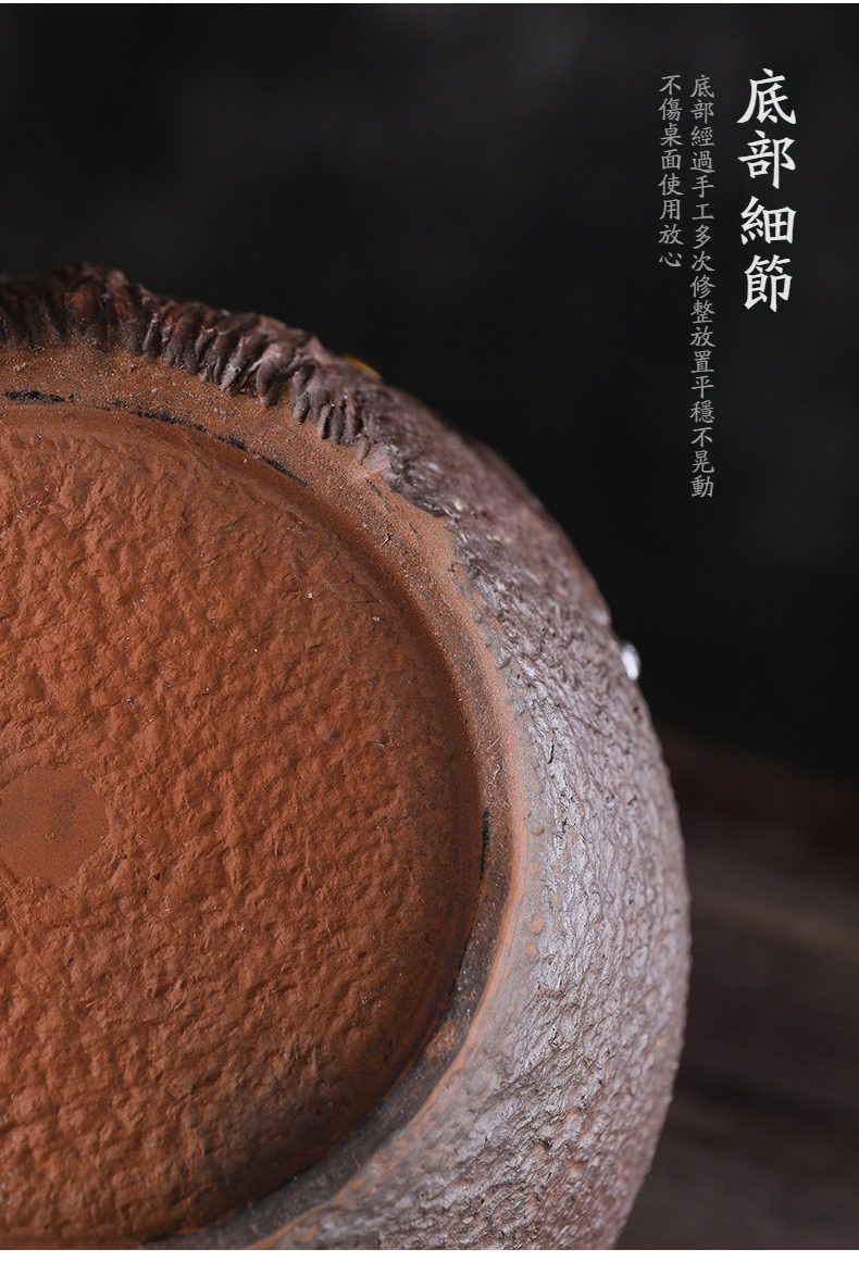 古早燒鎏金茶葉罐，南山居手工紫砂壺底部細節，壺底經多次修整工藝細膩，砂質顆粒溫潤，放置桌面平穩不晃動。