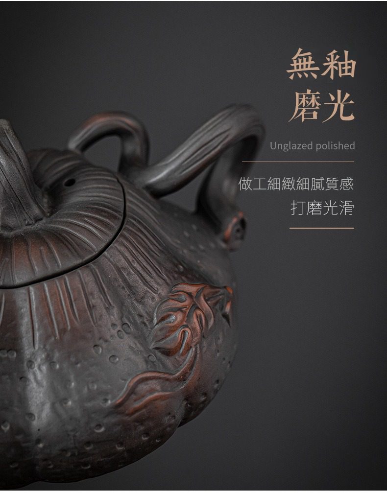 紫陶清溪南瓜茶壺，南山居手工雕刻紫砂壺，無釉磨光工藝，質感細膩，展現自然植物紋理與禪意美學。