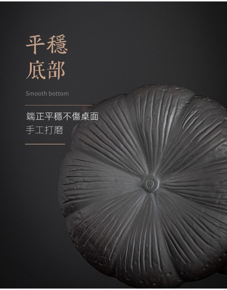 紫陶清溪南瓜茶壺，南山居黑泥紫砂壺底部，採用精湛手工打磨工藝，紋理細緻且平穩，展現極致的茶具品質與禪意美學。