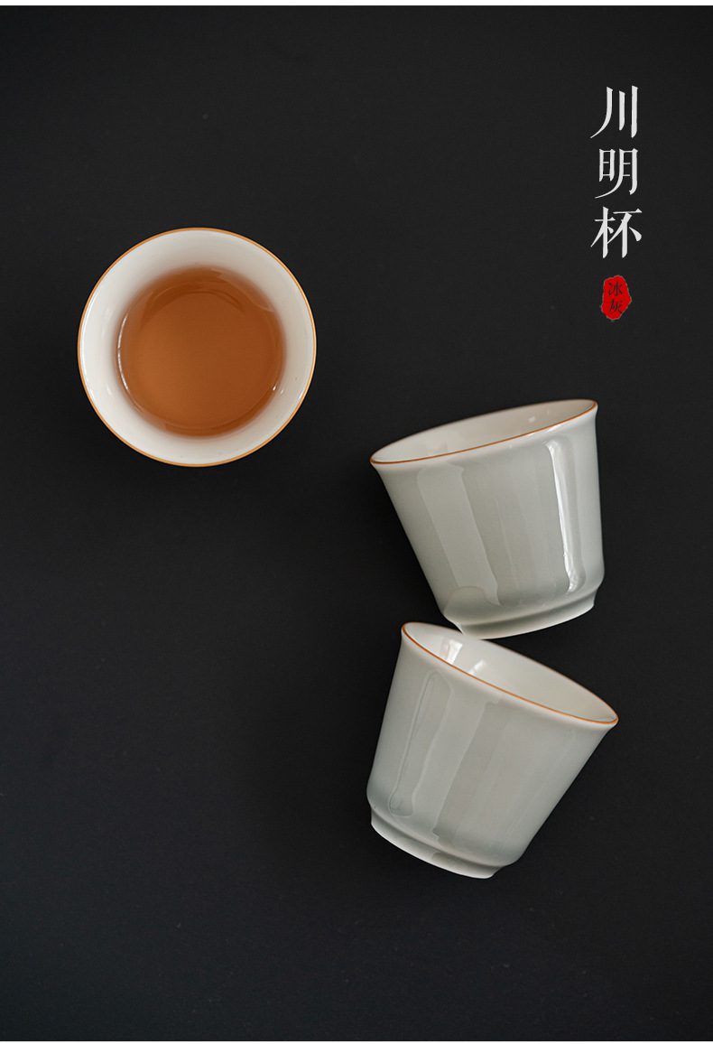 冰灰釉功夫茶具組，南山居手工川明杯，採用質感冰灰釉色，杯口圓潤雅緻，展現極簡禪意茶具之美。