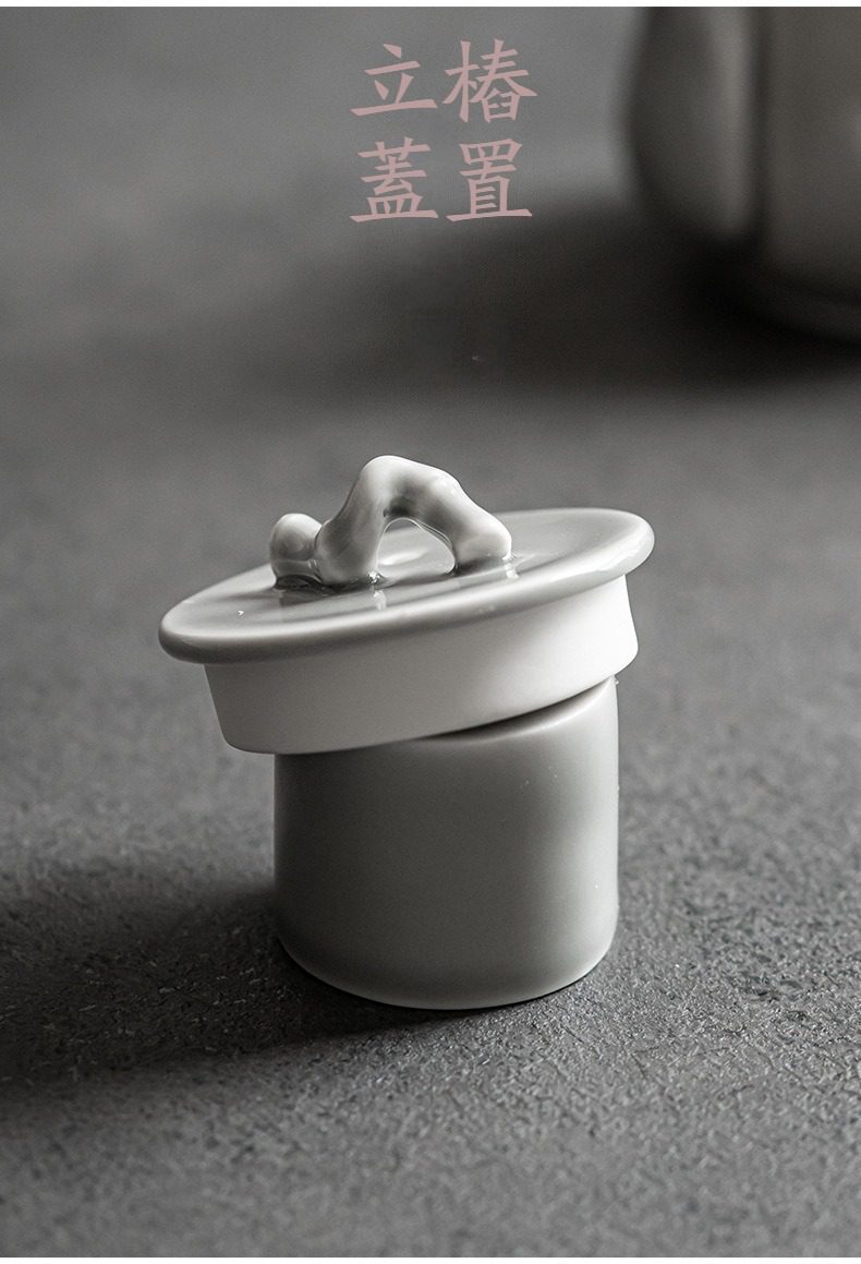 冰灰釉功夫茶具組，南山居手工陶瓷立椿蓋置，灰色質感簡約優雅，獨特椿芽造型鈕設計，實用茶道配件。