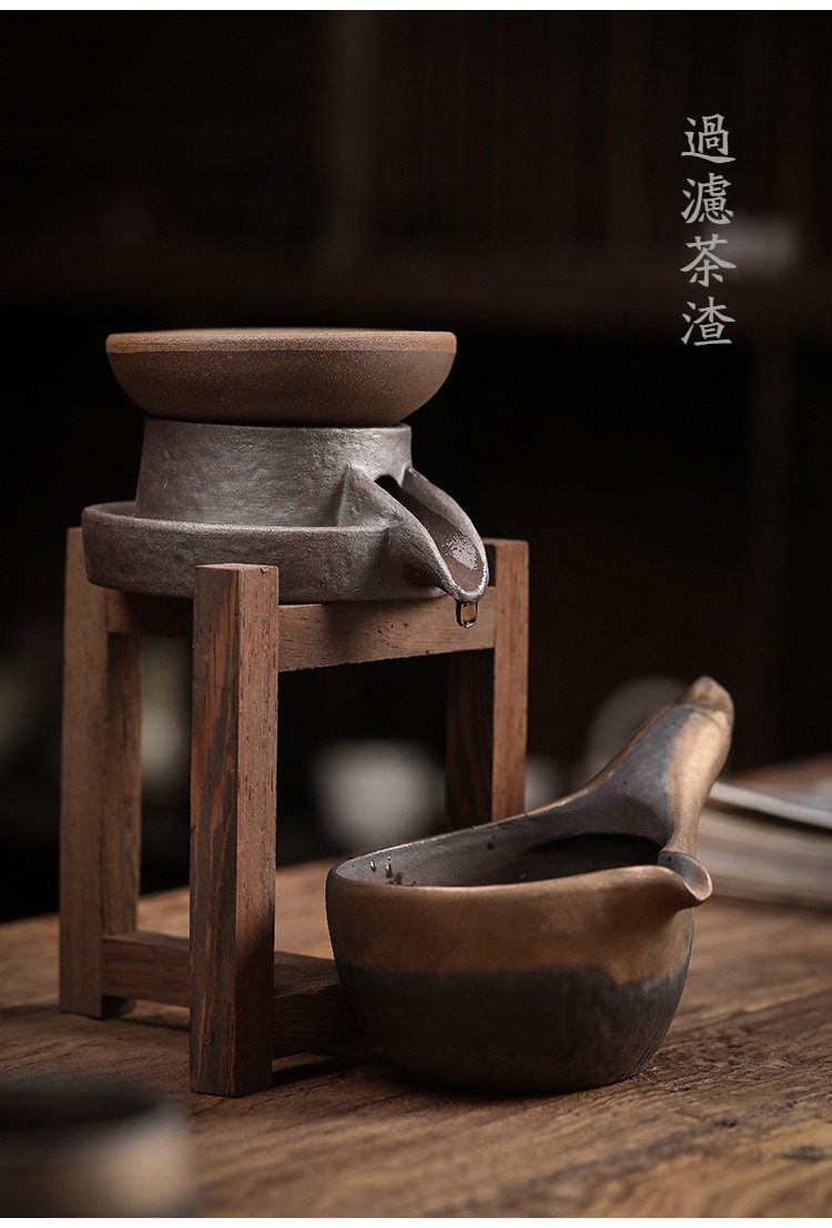 古早燒老岩泥過濾茶漏組，南山居粗陶磨盤造型茶濾，復古質感搭配木質底座，過濾茶渣效果優異，彰顯禪意茶道生活美學。