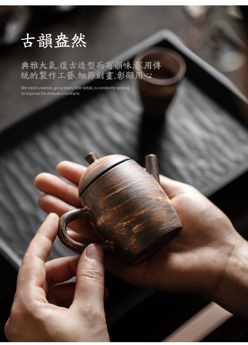 影白秋夢素聽功夫小茶壺，南山居手工柴燒質感紫砂壺，壺身呈現古樸岩石紋理，造型簡約典雅，展現深厚茶道美學。