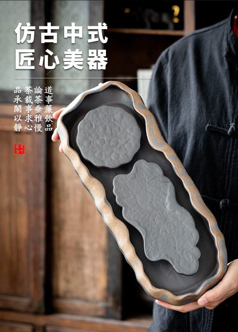 古早燒鎏金乾泡盤，南山居手工陶製茶盤，展現仿古中式美學，邊緣曲線自然優雅，是茶席間不可或缺的禪意茶具。