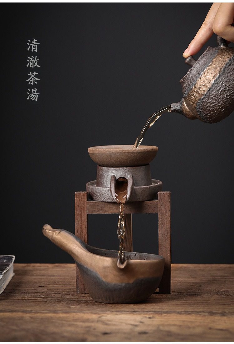 古早燒老岩泥過濾茶漏組，南山居禪意石磨茶具組，古樸粗陶材質，獨特石磨過濾設計，茶湯流轉間展現雅緻茶道美學。