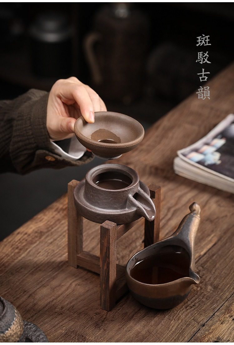 古早燒老岩泥過濾茶漏組，南山居手工粗陶濾茶器，斑駁古韻質感，復古石磨造型設計，適合搭配茶海使用。