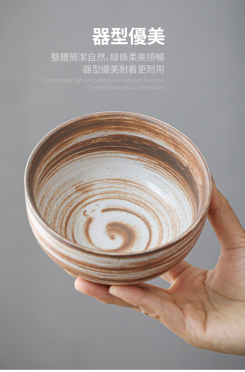 影白秋夢糖球兩用花插果盤，南山居手工粗陶茶杯，杯身展現自然流暢的拉胚紋理，古樸陶質細膩溫潤，適合茶道品茗使用。