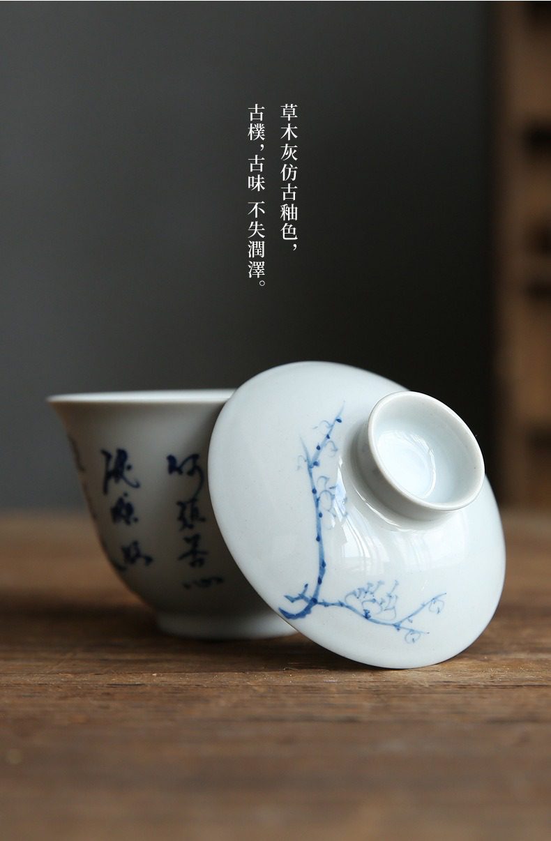 手繪飲茶歌書法蓋碗，南山居草木灰仿古釉蓋碗，碗身書寫優美書法，釉色溫潤雅緻，展現東方禪意美學。