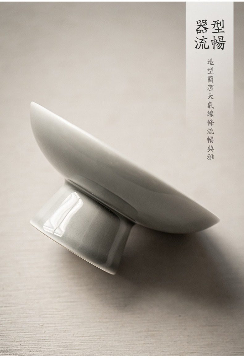 冰灰釉無聞茶點盤，南山居白瓷高足茶杯，釉色溫潤潔白，線條優美流暢，展現簡約禪意之美，是專業茶道愛好者的理想茶具選擇。