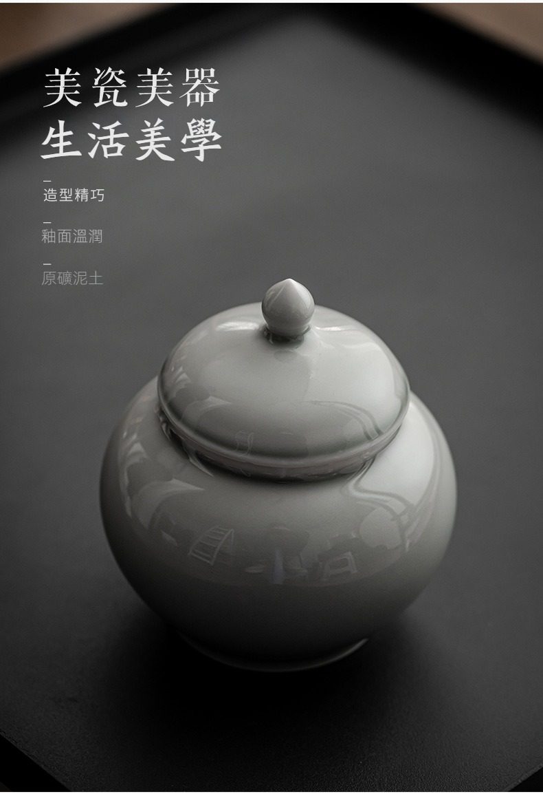 冰灰釉小壇茶葉罐，南山居手工高溫瓷茶罐，釉色溫潤如玉，造型飽滿精緻，是專業茶道愛好者的典藏之選。