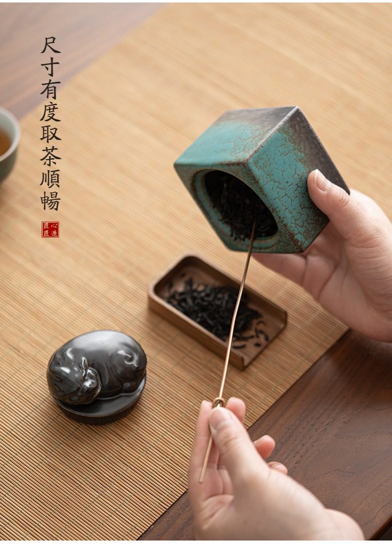 春瀾貔貅茶葉罐，南山居復古窯變釉方形茶倉，搭配精緻茶則取茶，展現禪意茶道生活美學。