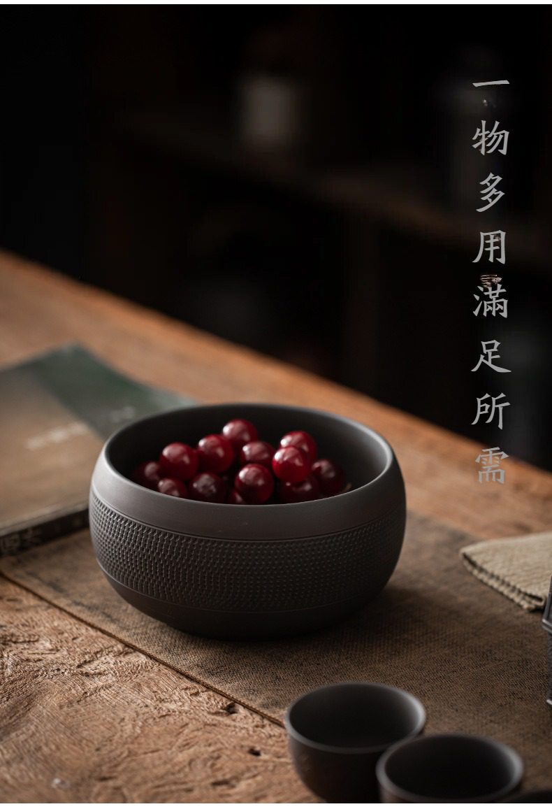 紫陶清溪茶洗，南山居黑陶點心盤，杯身質感細膩飾有雅緻紋理，適合放置茶食或作為精緻茶道擺件。