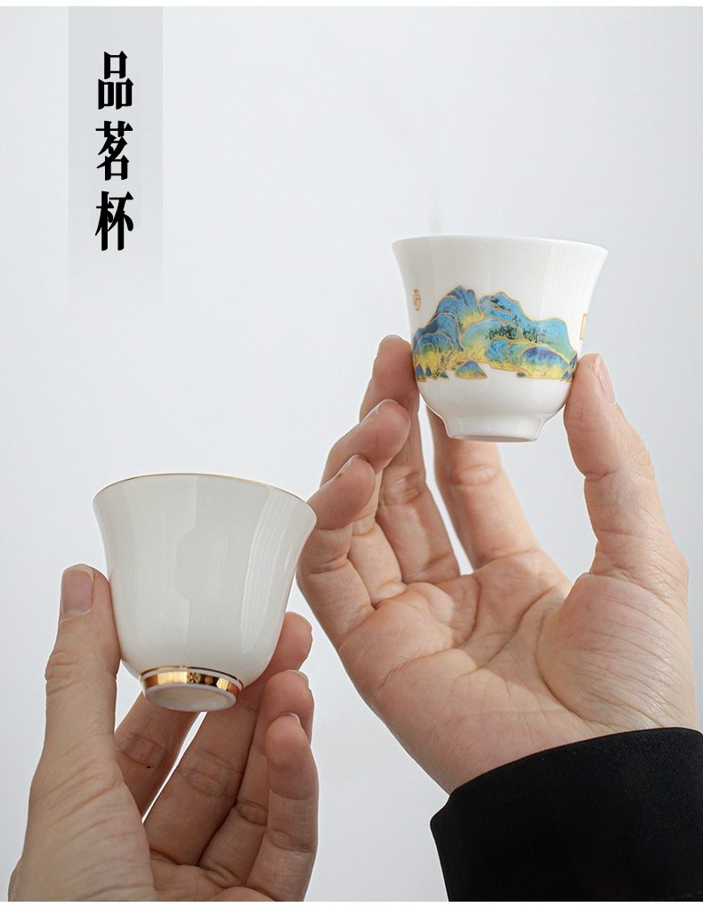 雲悅羊脂玉白瓷茶具套組，南山居手繪山水陶瓷品茗杯，杯緣與杯底飾金邊，山水畫圖案雅緻，搭配素雅白瓷茶杯。