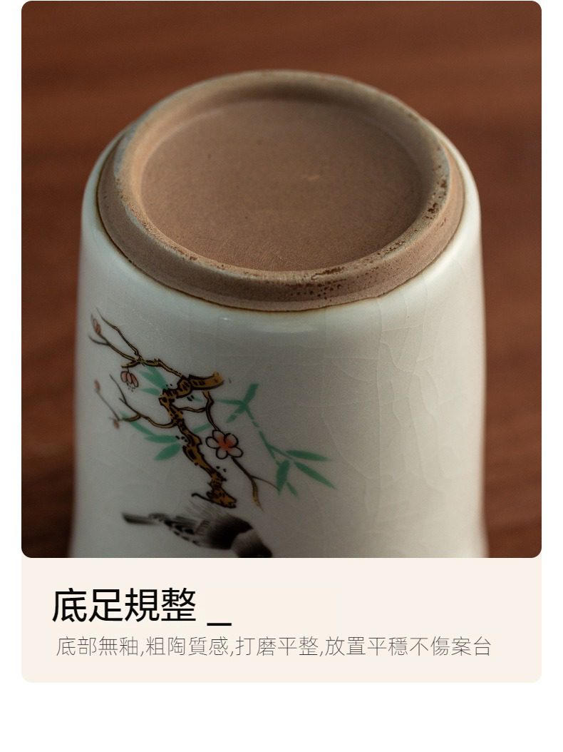 汝瓷可申公道杯，南山居手工描金開片釉茶杯，杯底粗陶質感打磨平整，杯身繪有素雅花鳥紋飾，展現古樸禪意。