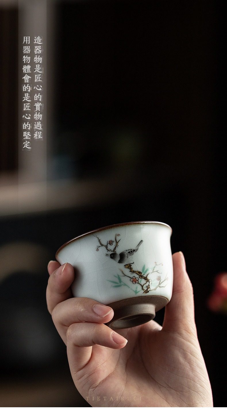 汝窯可福品茗杯，南山居手繪花鳥釉裂紋茶杯，杯身潔白溫潤，細膩刻畫靈動花鳥圖案，展現優雅禪意質感。