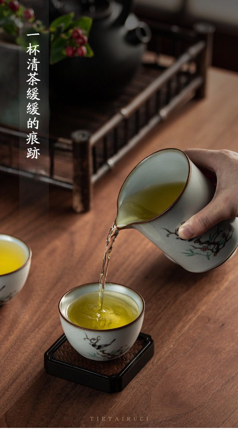 汝窯可申旅行快客杯，南山居手繪梅花開片陶瓷公道杯，釉色溫潤清雅，倒茶時茶湯澄澈，展現極致禪意茶道美學。