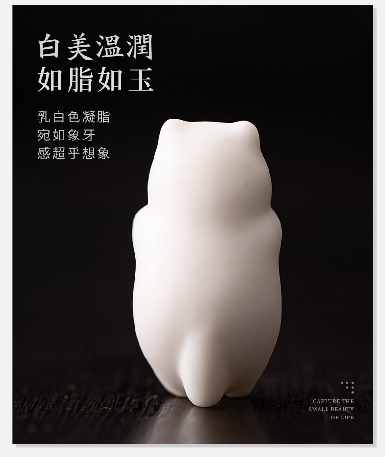 白瓷貓咪掛件茶寵，南山居白瓷茶寵擺件，造型溫潤如脂，呈現乳白色澤的細膩質感，為茶席增添禪意氛圍。