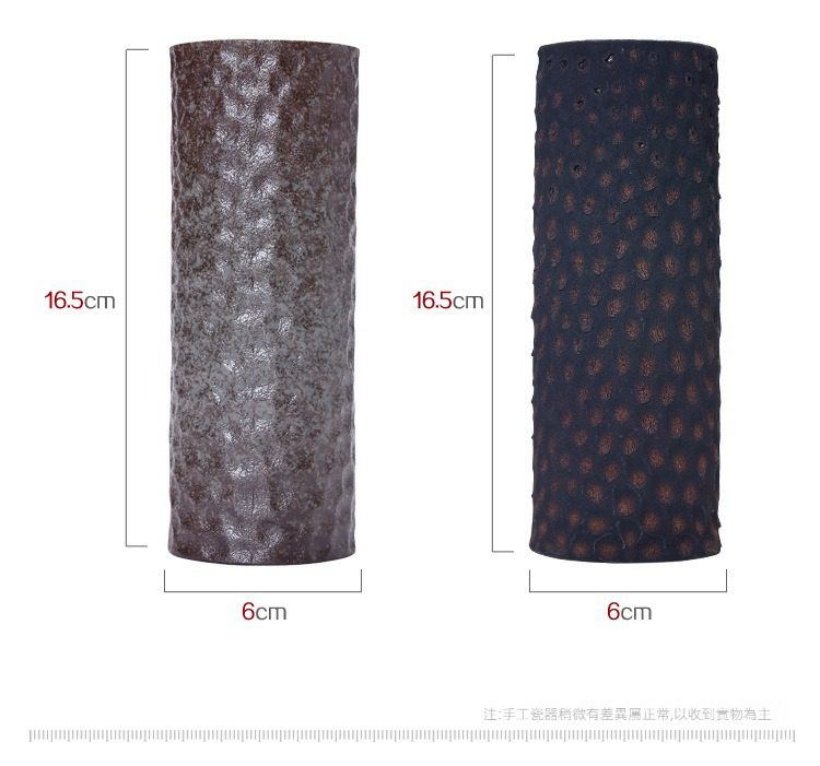 礁石日式粗陶小花瓶，南山居手工窯變陶瓷茶具，圓柱形壺承花插，表面具備獨特肌理質感，古樸優雅，適合茶室裝飾。
