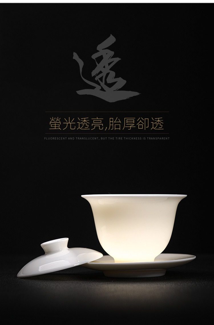 白瓷羊脂玉雲悅功夫茶具組，南山居白瓷蓋碗，胎質細膩溫潤，光影下透出瑩潤通透質感，展現極致禪意美學。
