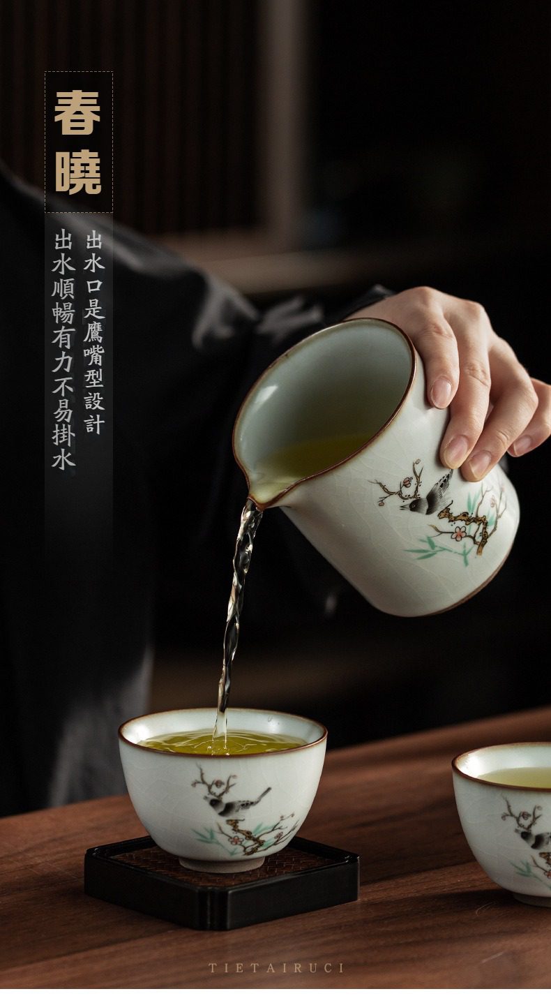 汝窯可申旅行快客杯，南山居春曉系列手繪公道杯，鷹嘴出水流暢，釉面溫潤細膩，花鳥筆觸靈動，展現優雅禪意品茗生活。