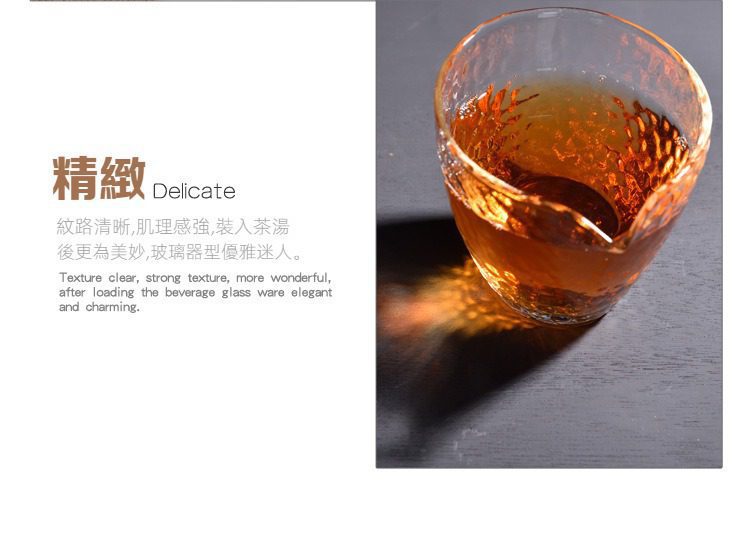 玻璃錘目紋公道杯，南山居手作玻璃公道杯，琥珀色茶湯映照葉脈紋理，晶瑩剔透展現茶道美學。