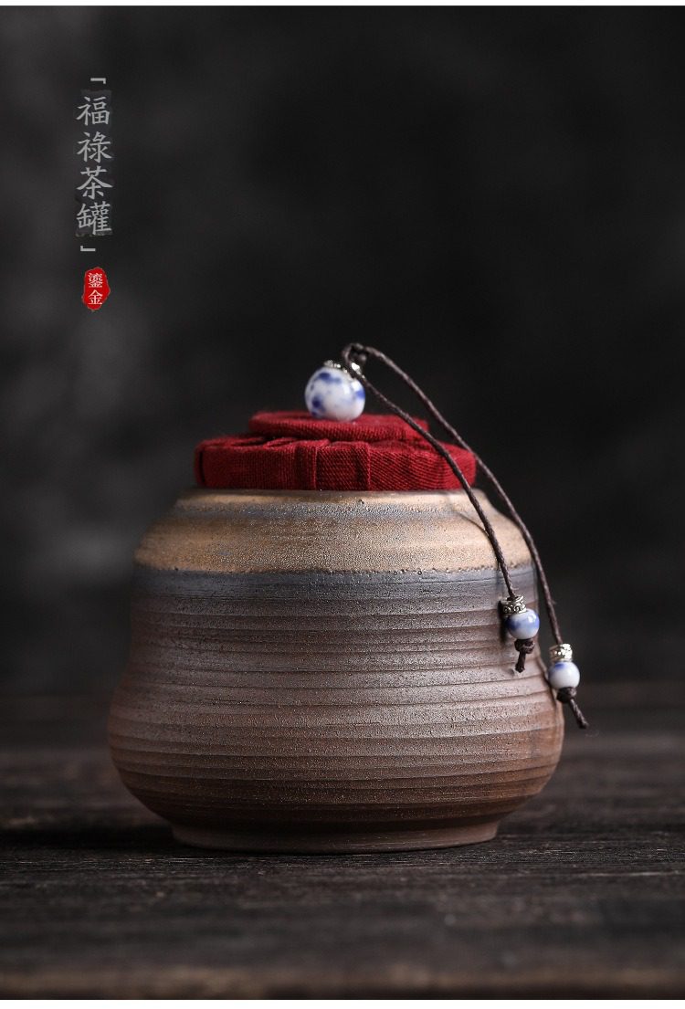 古早燒福祿茶葉罐，南山居手工陶瓷福祿茶罐，質感古樸，搭配雅緻紅蓋與珠飾，深具禪意。
