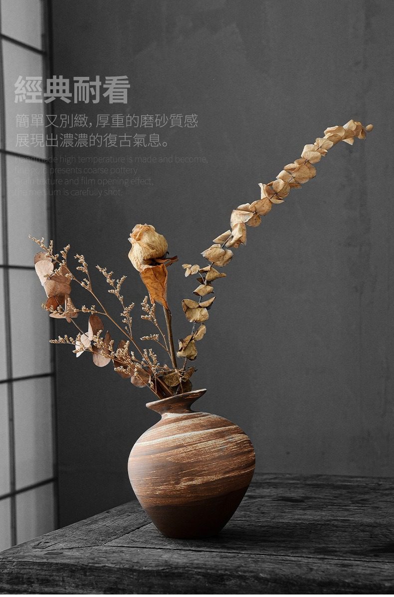 影白秋夢酒口花瓶，南山居經典磨砂陶藝花器，復古棕色搭配不規則紋理，簡約禪意，為茶席增添雅韻。