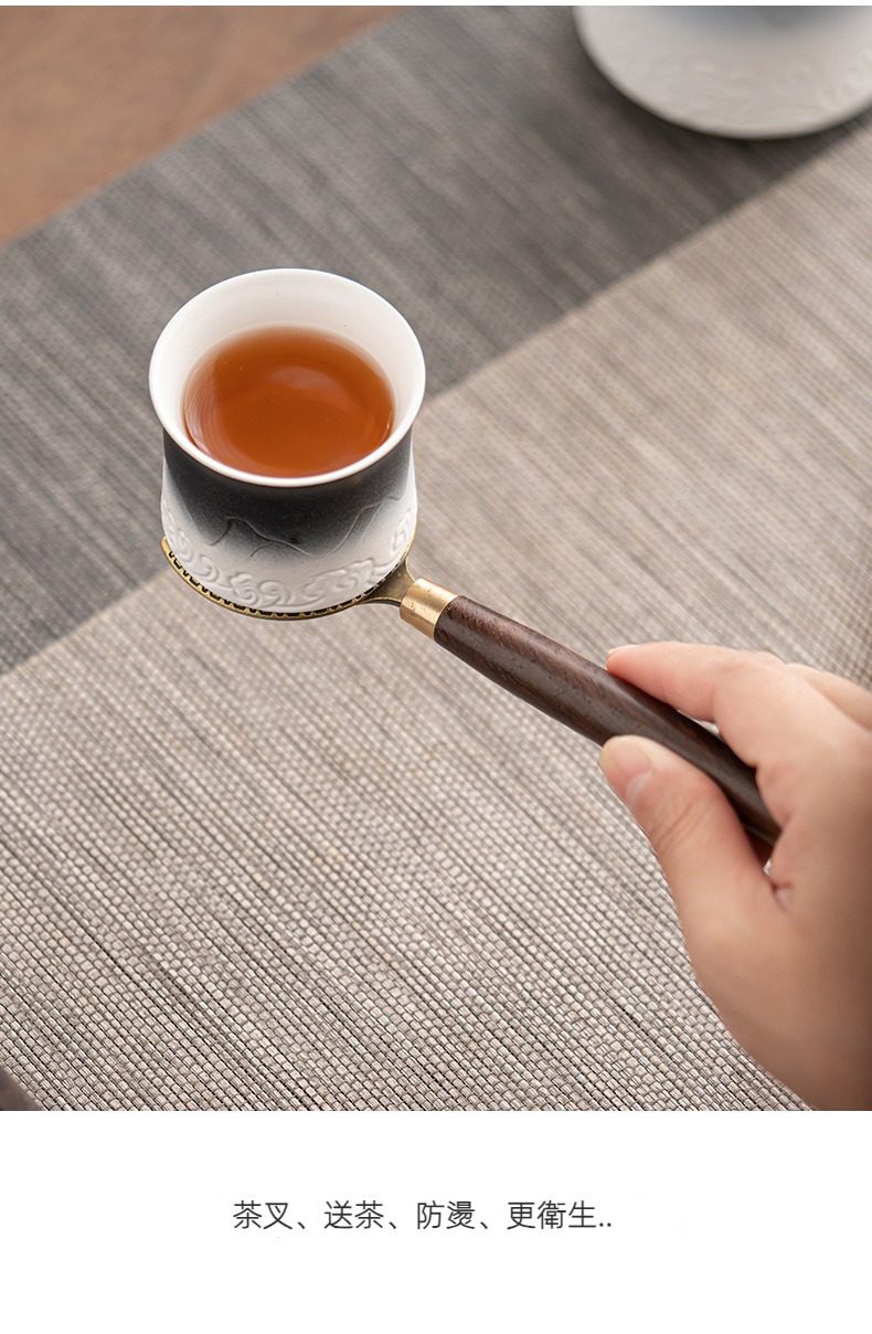 山海觀茶道六君子，南山居精緻陶瓷山水紋奉茶夾，搭配溫潤木柄與銅件，優雅奉茶提升茶道品味。