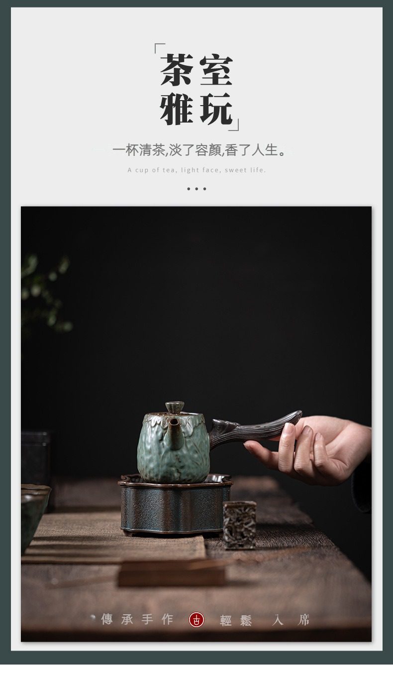 窯變青野蓮香側把壺，南山居手工粗陶側把茶壺，壺身呈獨特灰綠色釉面，搭配仿樹枝側把，手工茶具盡顯雅趣。