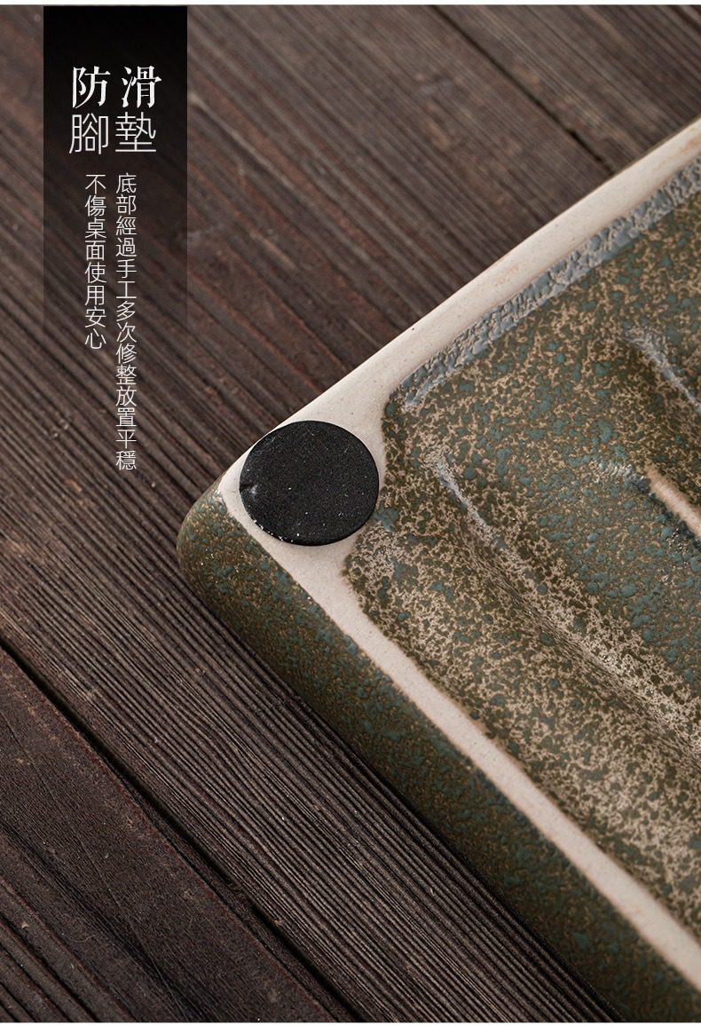 窯變青野長方形乾泡茶盤，南山居手工陶瓷茶盤底部細節，搭配防滑墊，確保茶具穩固放置，不傷桌面，提升茶道體驗。