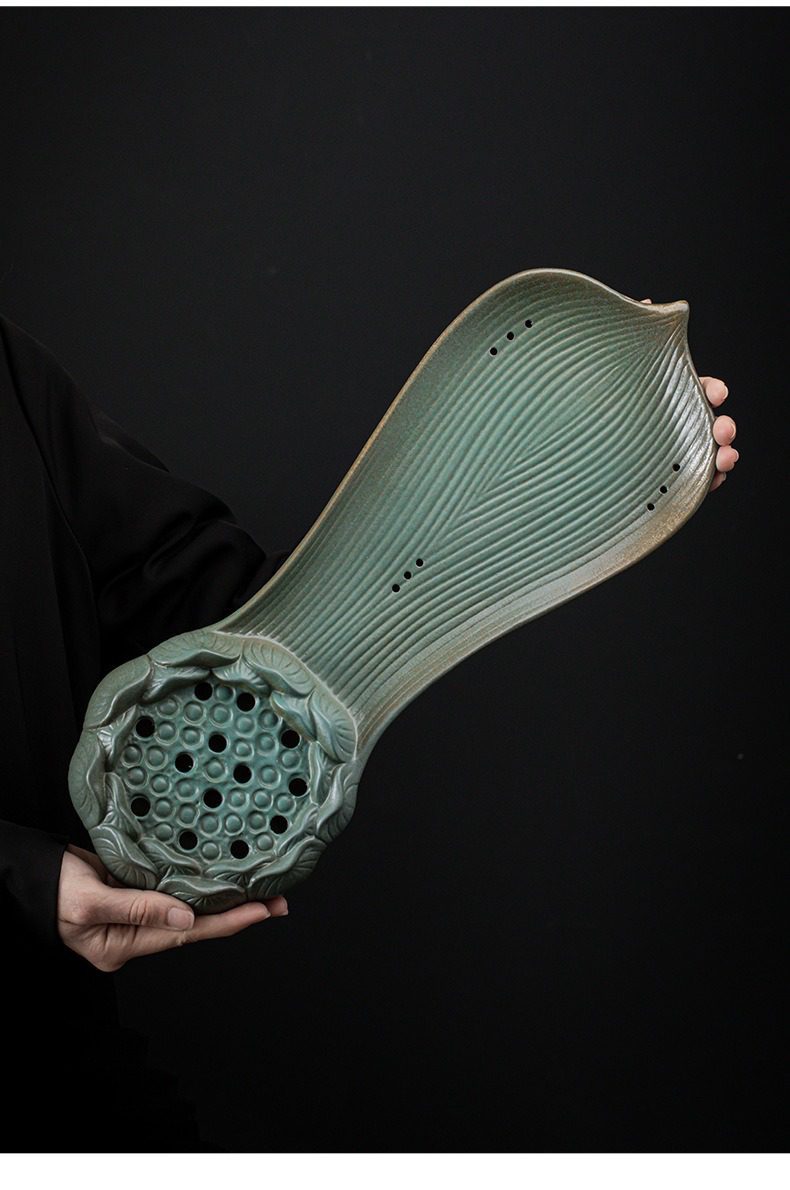 窯變青野心蓮心茶盤，南山居手工蓮葉陶瓷茶盤，墨綠釉色沉穩，紋路清晰如生，蓮蓬設計巧妙。