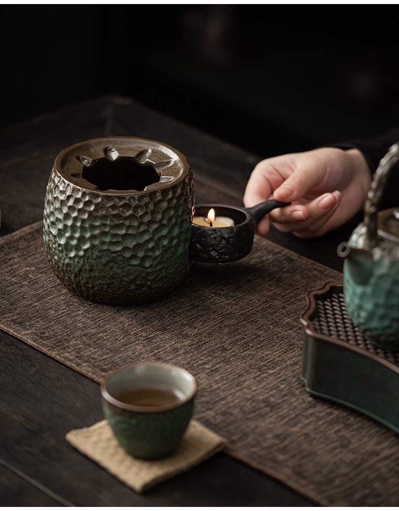 窯變青野溫茶爐，南山居手工錘紋綠釉陶瓷茶爐，溫潤燭光溫茶器，搭配同系列茶杯，展現雅緻茶道氛圍，適合茶席佈置。