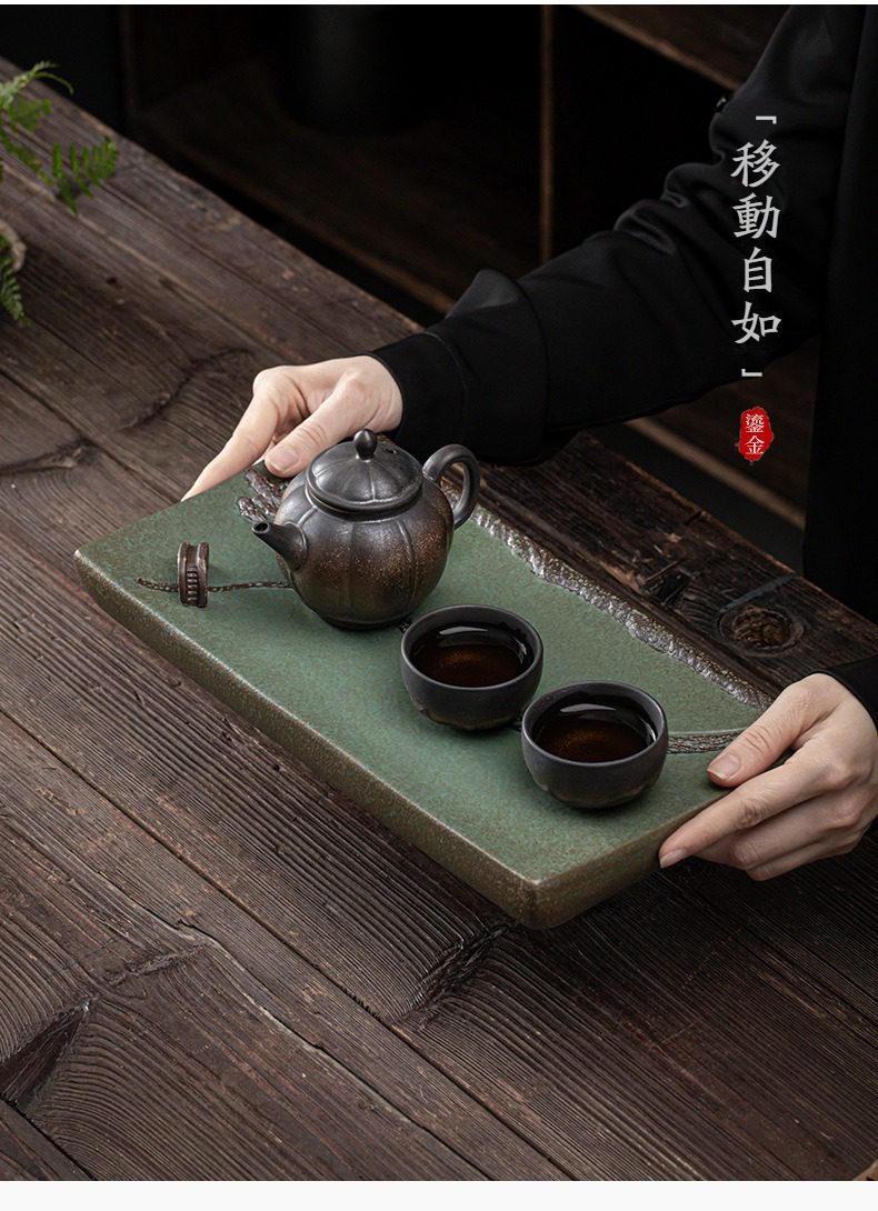 窯變青野長方形乾泡茶盤，南山居手工粗陶南瓜壺與茶杯，搭配古樸綠色陶瓷茶盤，展現優雅品茗茶具美學。