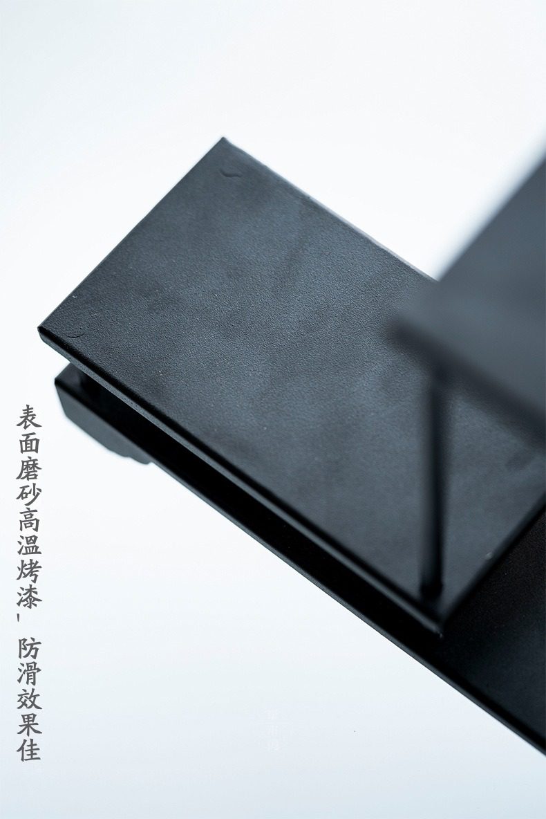 鐵藝茶棚收納展示架，南山居黑色磨砂茶盤，表面採用高溫烤漆工藝，觸感細膩防滑，展現簡約現代茶具美學。