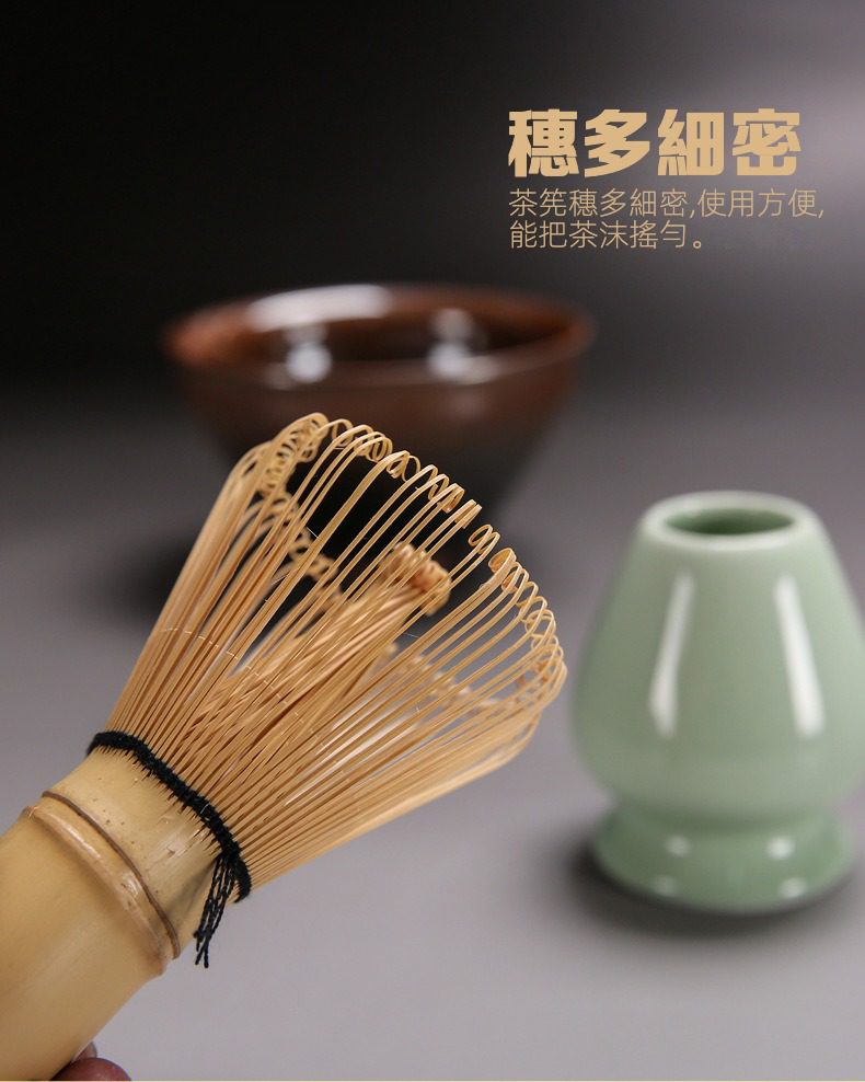 點茶精裝抹茶套組，南山居精緻竹製茶筅，穗數細密且形制優美，搭配淡雅抹茶碗與陶瓷茶筅架，展現雅致的抹茶茶道氛圍。