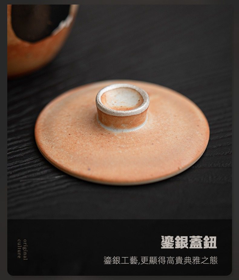 日式志野貓柴燒手抓壺，南山居手工鎏銀蓋鈕茶壺蓋，陶土色澤溫潤，銀邊點綴更顯精緻典雅。