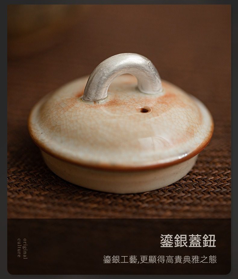 日式志野貓柴燒茶壺，南山居開片釉茶壺蓋，米白釉面溫潤，鎏銀蓋鈕雅致，呈現茶道禪意。