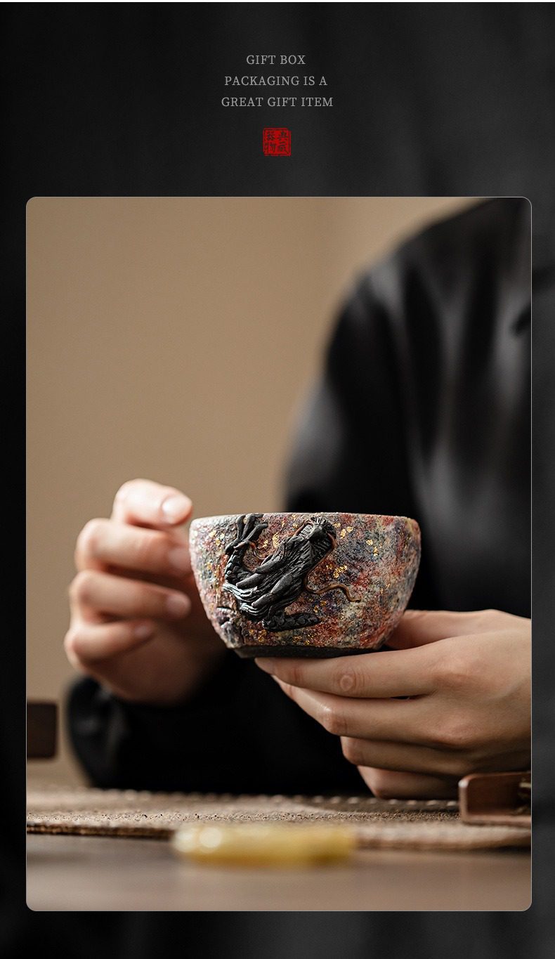 岩礦主人杯，南山居手工岩礦粗陶茶杯，杯身浮雕霸氣龍紋，窯變色彩斑斕，古樸禪意。