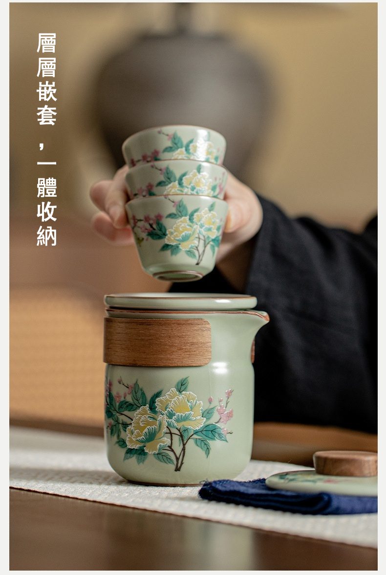 豆綠汝窯芙蓉花旅行組，南山居便攜旅行茶具組，淺綠陶瓷壺身手繪雅緻牡丹花，配有三只疊加式茶杯，收納方便。