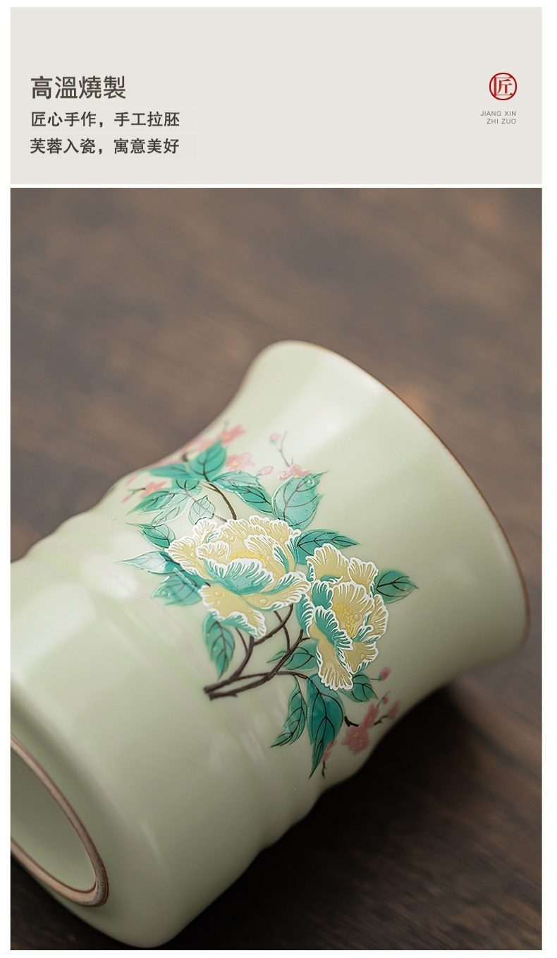 豆綠汝窯芙蓉花茶具套組，南山居手繪芙蓉花青瓷品茗杯，釉色溫潤，器型秀雅，盡顯茶道之美。